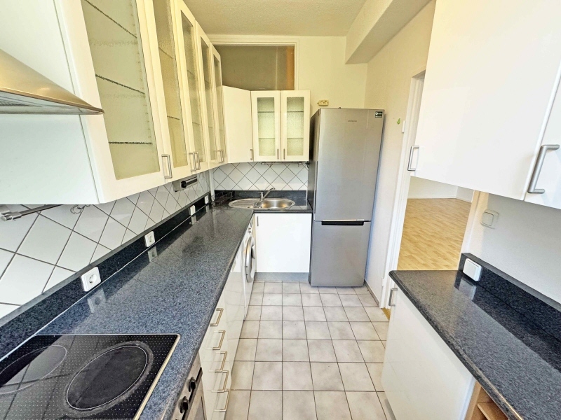 Blumenviertel: Freie 1-Zimmer-Wohnung mit Loggia