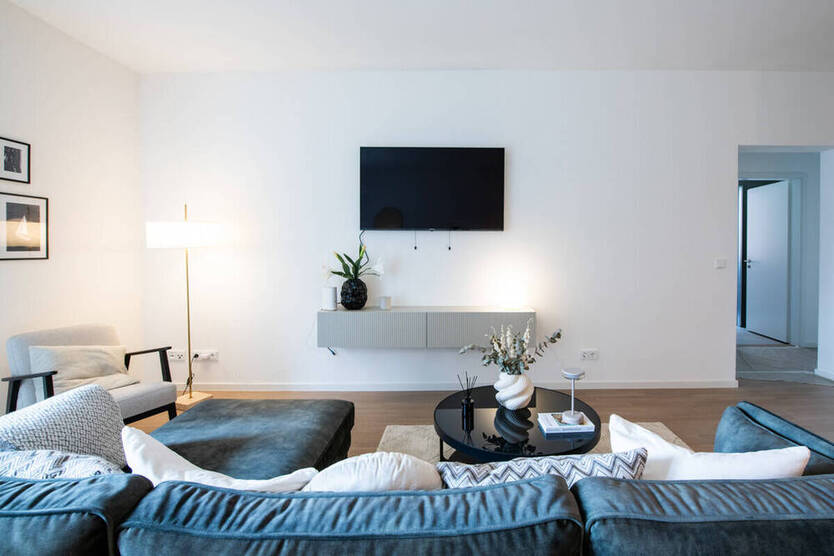 Familien-Oase: Weitläufige EG-Wohnung mit 2 Bädern und Stellplatz - direkt am Wasser!