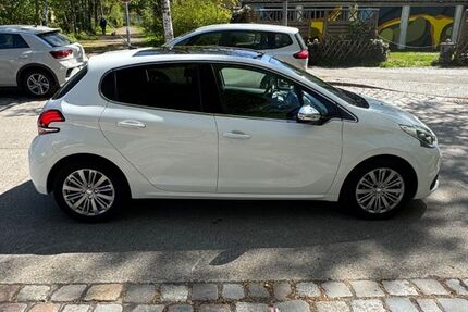 Peugeot 208 91.699 km 11.399 &euro; Berlin 13187