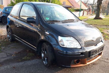 Toyota Yaris 180.000 km 2.300 € Dahlewitz 15827