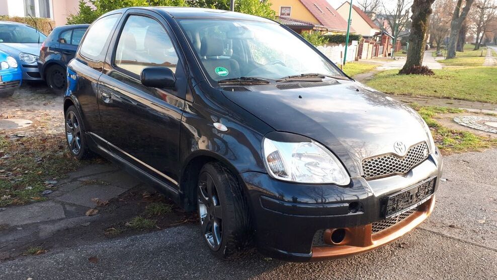 Toyota Yaris 180.000 km 2.300 € Dahlewitz 15827