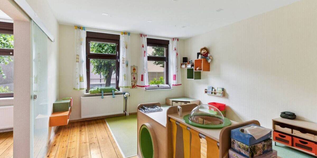 Großzügiges Stadthaus mit Gartenidylle & Pool - Raum für Familie und Generationen 9 zimmer