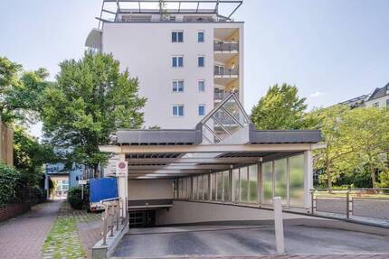 Zentraler Duplex-Tiefgaragenstellplatz nahe der Kieler Brücke in Mitte zimmer