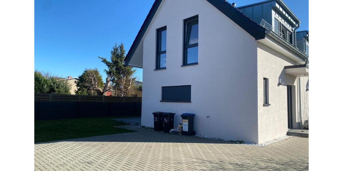 Etagenwohnung Schönefeld - 3 Zimmer, 85 m&sup2;, 2.250&euro; | Angebot:26073742