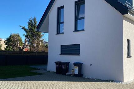 Wohnung Schönefeld - 3 Zimmer, 85 m&sup2;, 2.250&euro; | Angebot:26073742