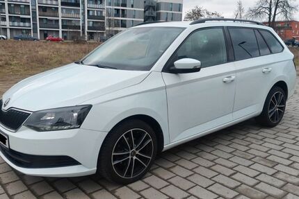 Skoda Fabia 120.000 km 9.900 &euro; Berlin 13599