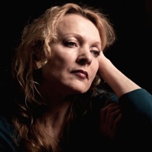 Für mich soll es rote Rosen regnen - Cora Chillcott singt Hildegard Knef 25.08.2026 Theater am Frankfurter Tor