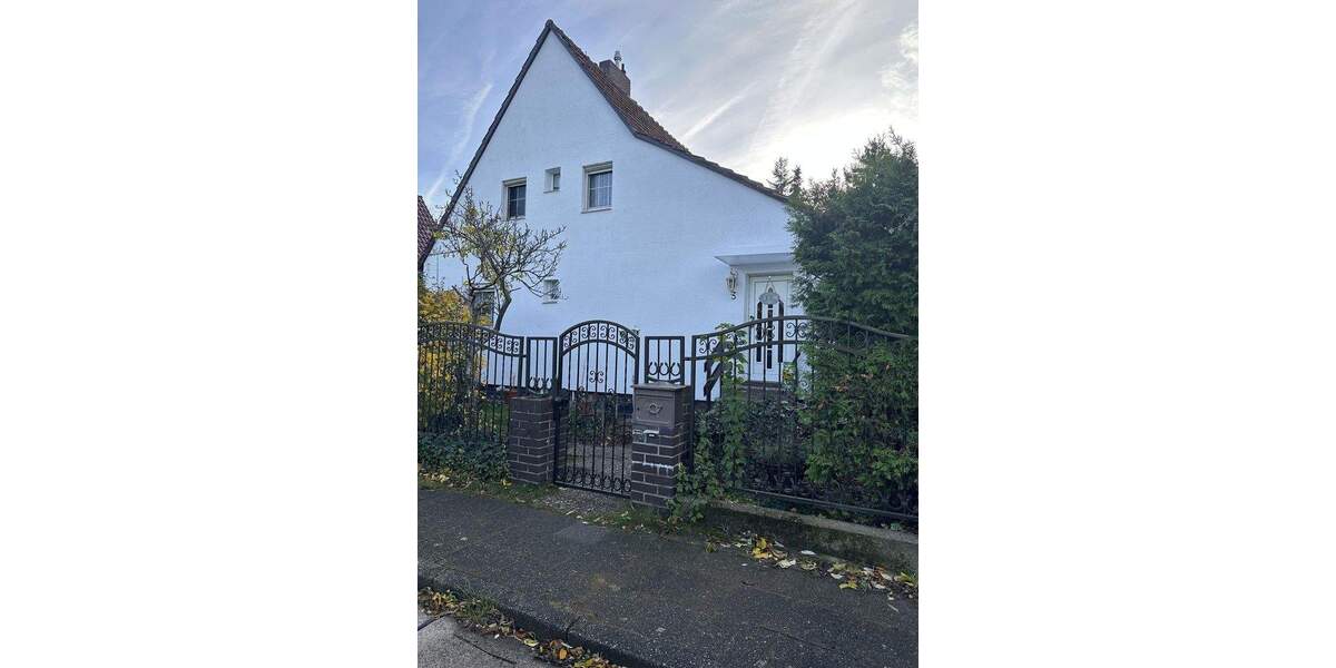 Großzügiges Einfamilienhaus (Mehrgenerationenhaus) in verkehrsberuhigter Seitenstraße 8 zimmer