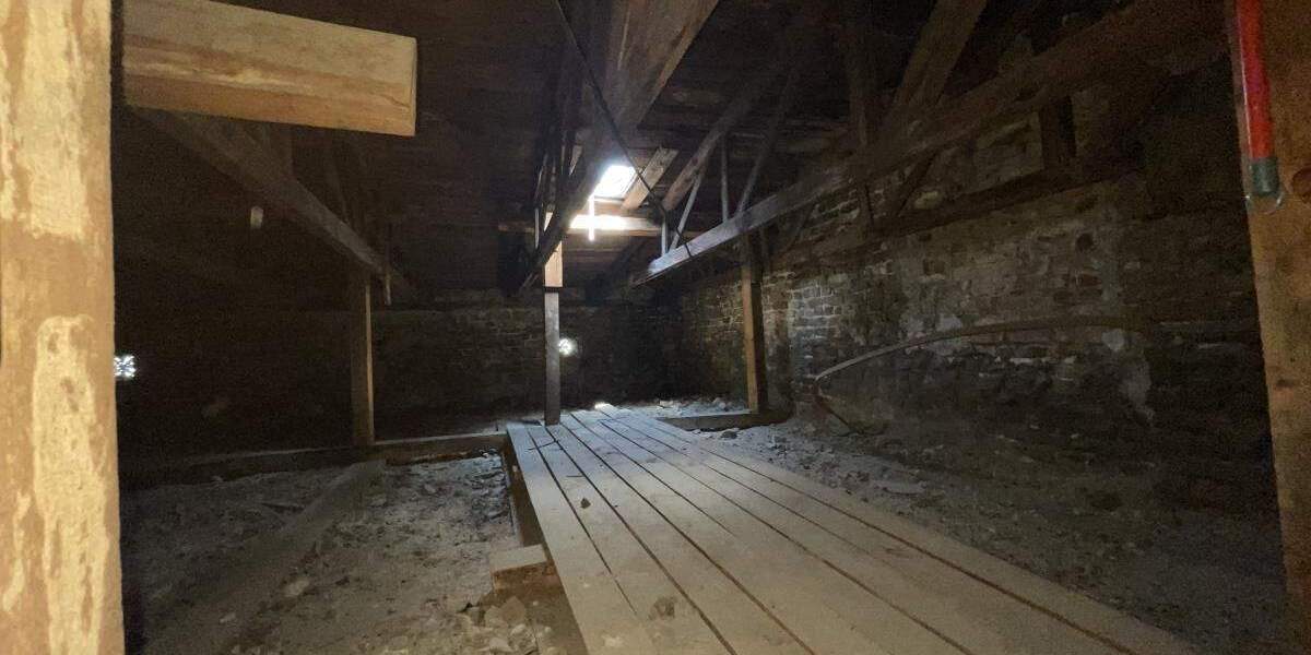 Dachgeschossrohling (SpitzbodenKriechboden)! Baugenehmigt zum Ausbau! 2 zimmer