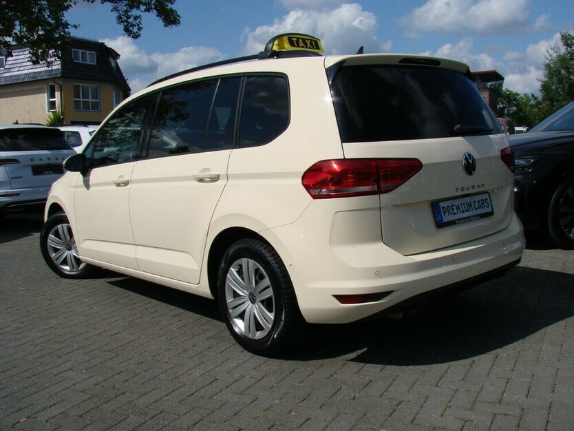 VW Touran 2.0TDI TAXI 7-Sitzer Leder Kamera AHK 89.165 km 27.980 € Falkensee 14612