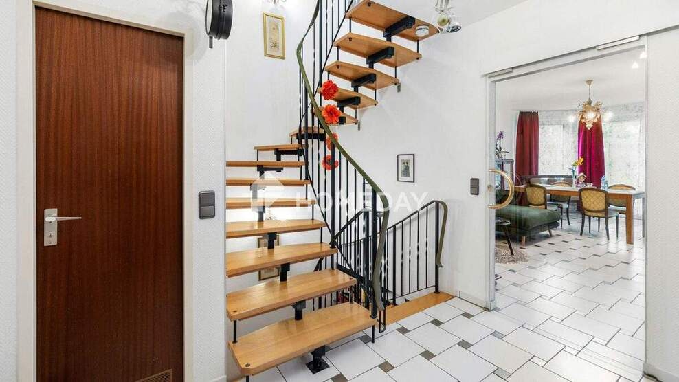 Stilvolles 5-Zimmer-Reihenendhaus mit besonderer Architektur und schönem Garten in Frohnau 5 zimmer