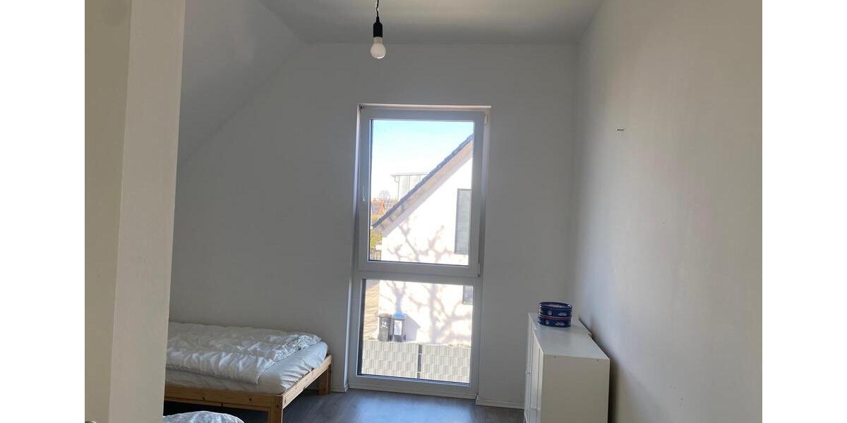 Etagenwohnung Schönefeld - 3 Zimmer, 85 m&sup2;, 2.250&euro; | Angebot:26073742