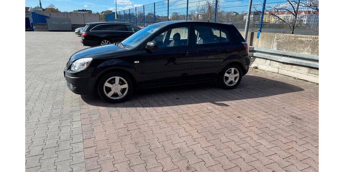 Kia Rio 98.000 km 3.490 &euro; Berlin 10827