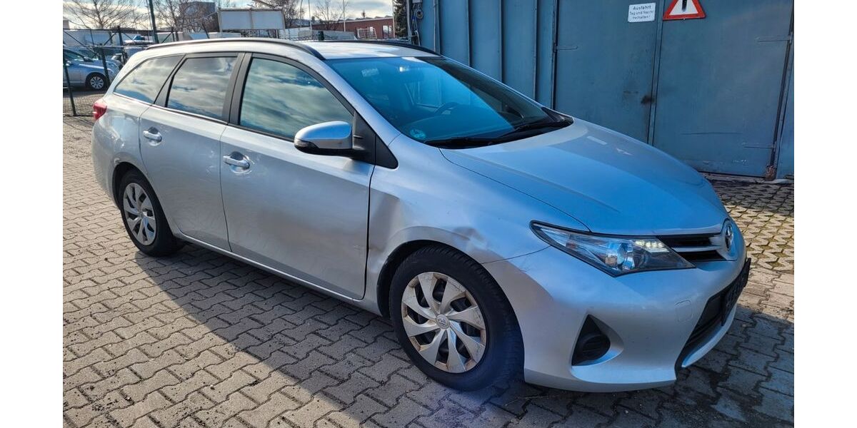 Toyota Auris 219.355 km 4.950 &euro; Berlin 12277