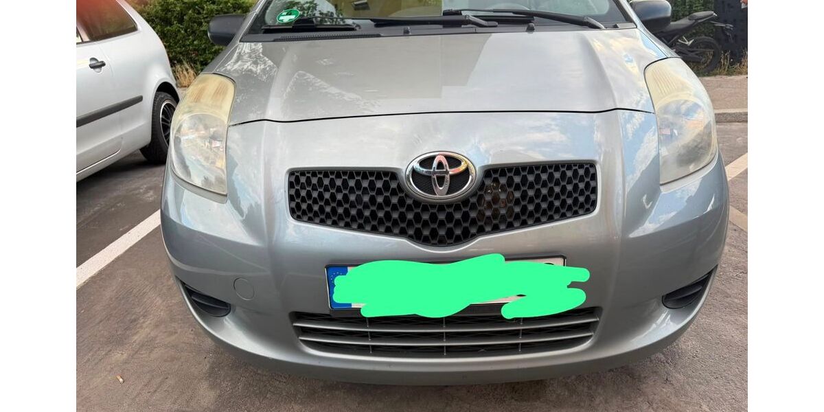 Toyota Yaris 213.300 km 1.499 &euro; Berlin 12279