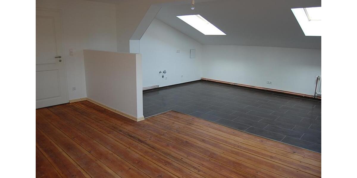 Gemütliche Dachgeschosswohnung im 4-Familien-Haus in Woltersdorf - keine Hunde-Katzenhaltung 2 zimmer