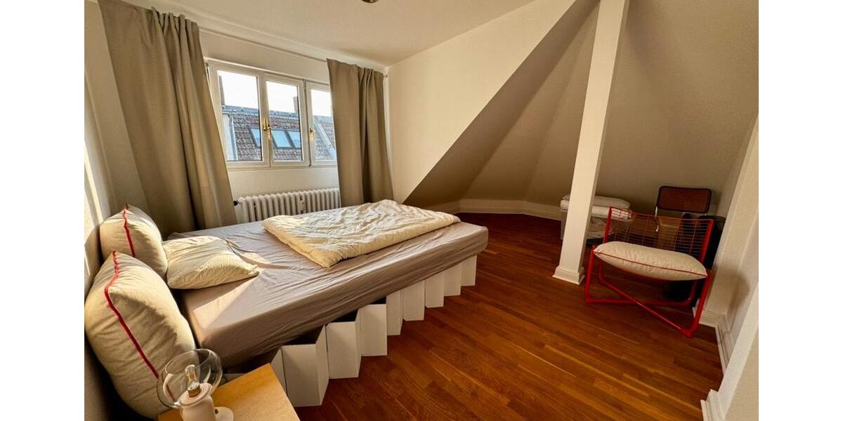 Dachgeschoßwohnung Berlin Charlottenburg-Wilmersdorf - 2 Zimmer, 106 m&sup2;, 1.600&euro; | Angebot:25979323