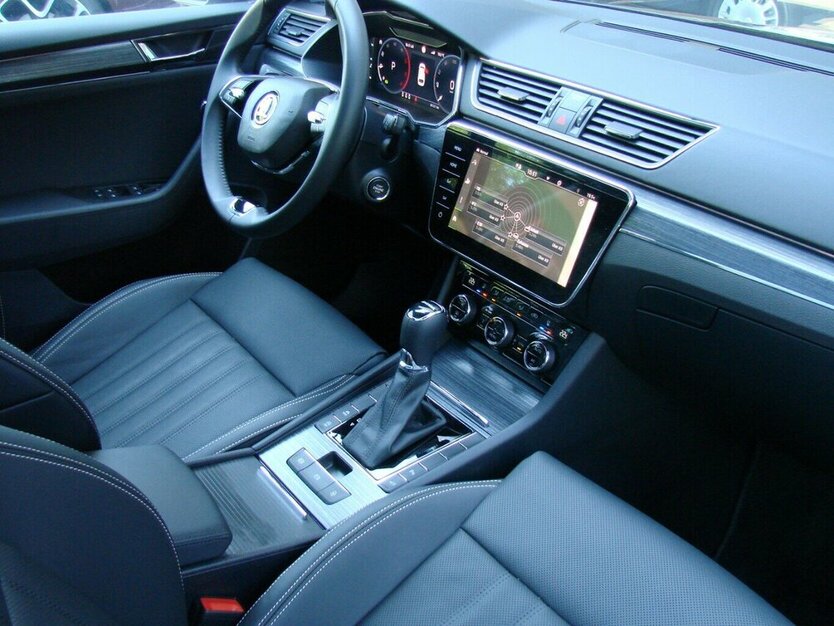 Skoda Superb 2.0TDI Style Pano ACC Columbus Standheizung 26.128 km 34.980 € Falkensee 14612