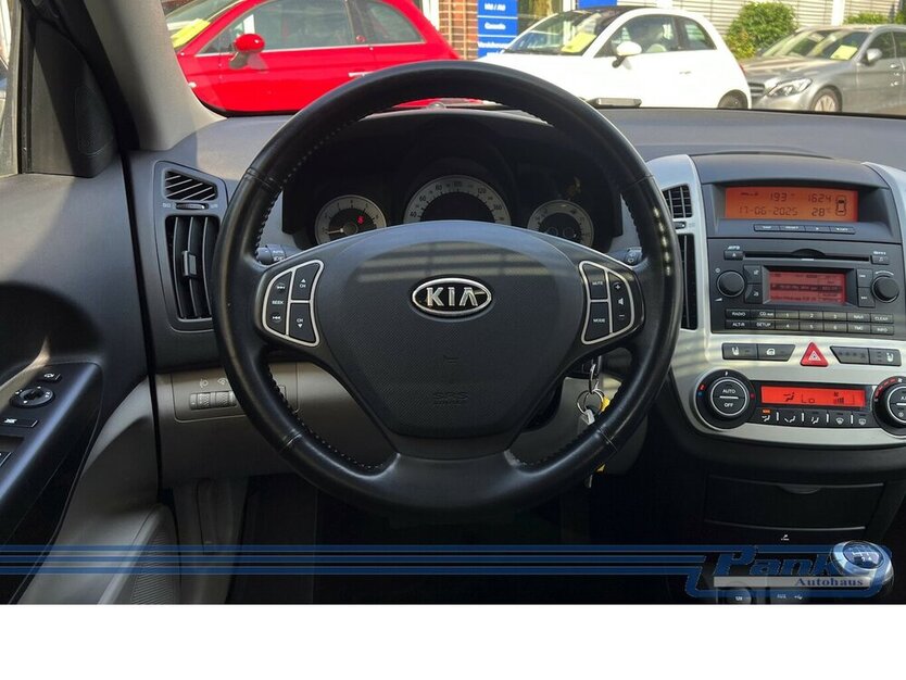 Kia Ceed 1.6 EX*SchiebeD*SHZ*Klima*Teilleder*PDC* 123.801 km 3.990 € Berlin 13187