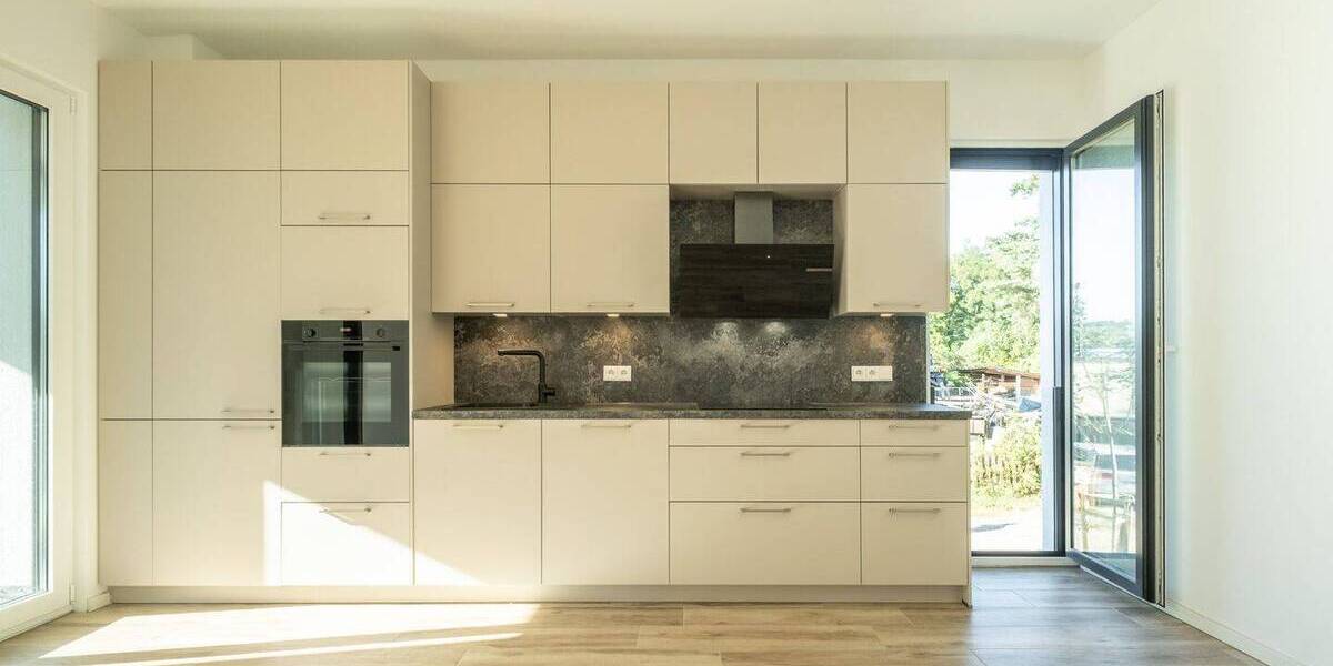 Architektonischer Hingucker: Neubau Wohnung (EG) im lichtdurchfluteten CUBE von Birkenwerder 3 zimmer