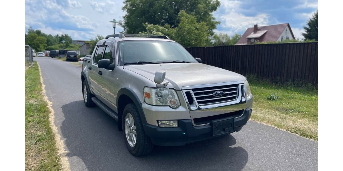 Ford Explorer 85.000 km 15.900 &euro; DAHLEWITZ 15827