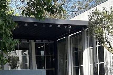 Elegantes Haus im Bungalow-Stil mit großem Grundstück, Nebengelass und Pool in Altglienicke 5 zimmer