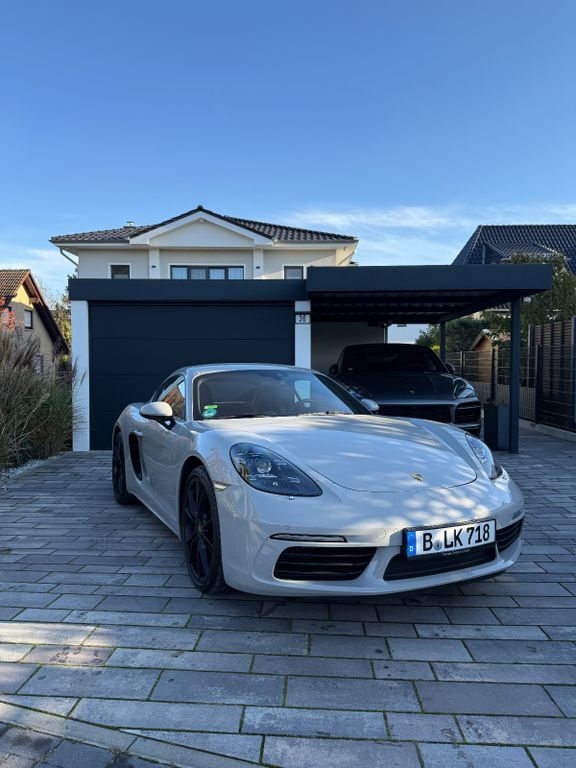 Porsche Cayman 124.629 km 47.999 € Berlin 14167