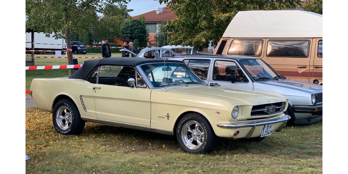 Ford Mustang 2.000 km 39.900 &euro; Oberkrämer 16727