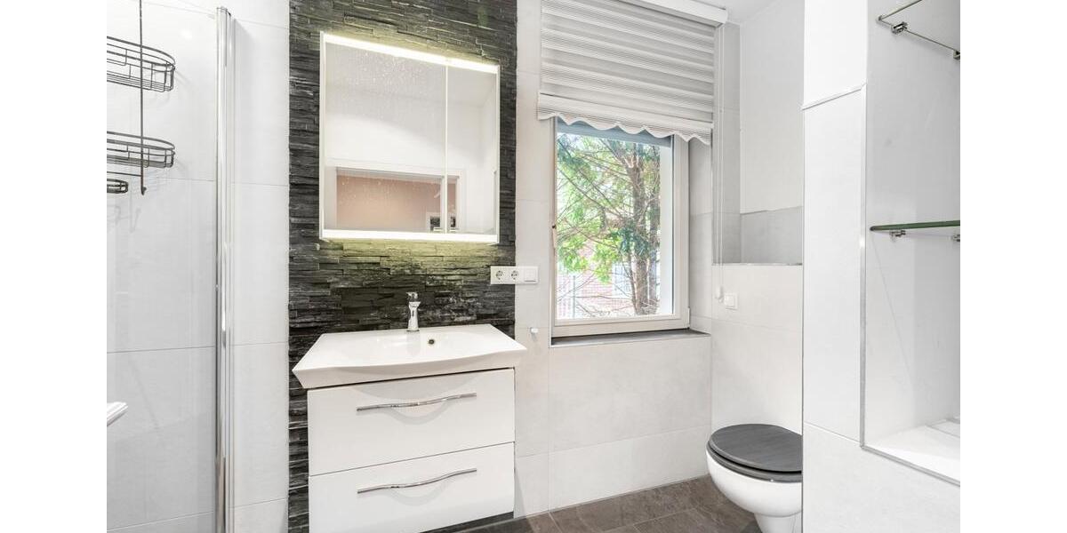 Leben und Arbeiten in Großziethen – Zweifamilienhaus mit großem Garten und Gewerbeeinheit 6 zimmer