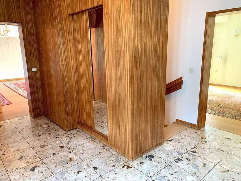 Architektonisches Highlight: Wohnen u. Arbeiten unter einem Dach in getrennten Einheiten, hell u. mit außergewöhnlichem Grundriss!