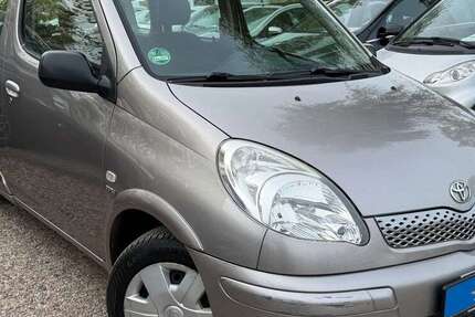 Toyota Yaris 80.238 km 5.490 &euro; Berlin 13089