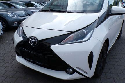 Toyota Aygo (X) 96.000 km 6.490 &euro; Berlin 12347