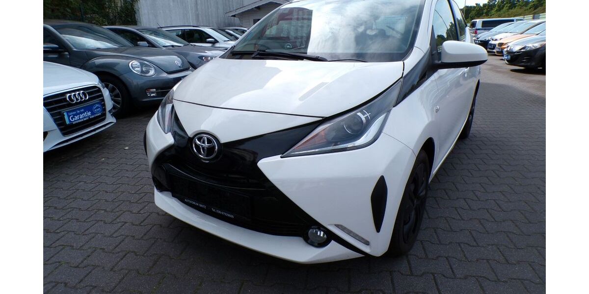 Toyota Aygo (X) 96.000 km 6.490 &euro; Berlin 12347