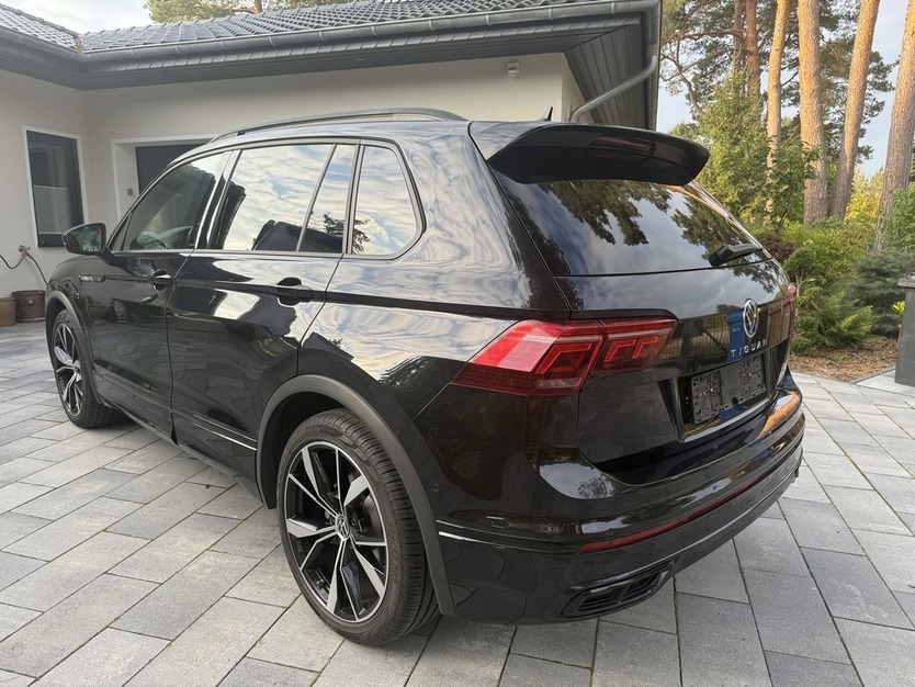 VW Tiguan R-Line Black MATRIX ACC CAM 20 Z HARMAN 57.456 km 32.900 € Berlin 10247