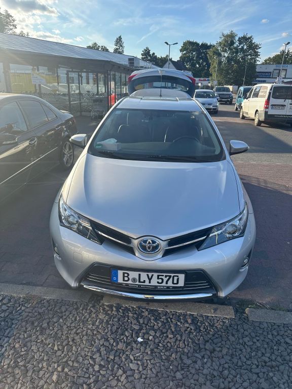 Toyota Auris 103.583 km 11.900 € Berlin 13587