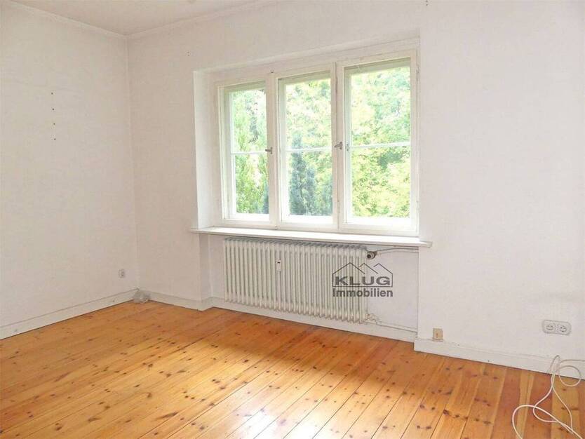 Frohnau! Ansprechendes Dreifamilienhaus mit 2 bezugsfreien Wohnungen im EG u. OG