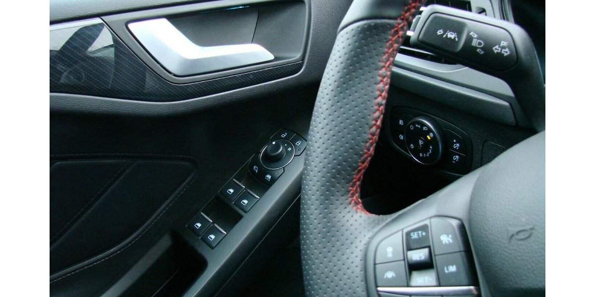 Ford Focus 1.5L TDCi ST-Line X ACC LED AHK HUD Bliss 12.043 km 24.980 &euro; Falkensee 14612