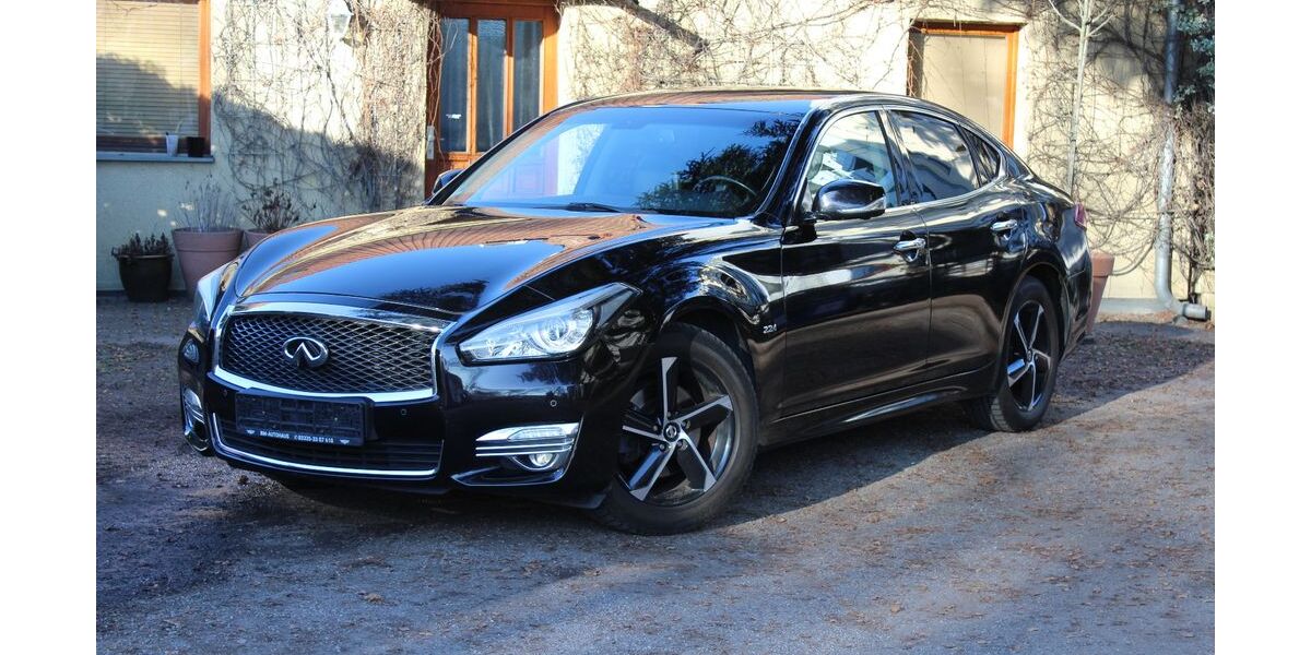 INFINITI Q70 212.000 km 10.999 &euro; Berlin 10317