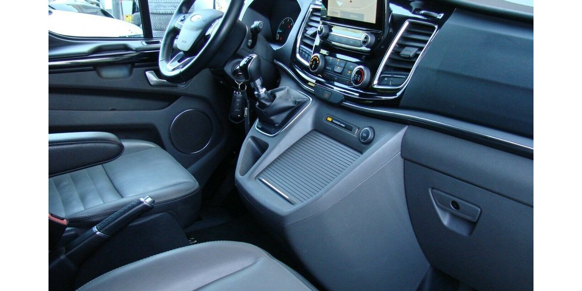 Ford Tourneo Custom 320 L1 Titanium X ACC AHK SHZ 8Sitz 67.732 km 34.980 &euro; Falkensee 14612