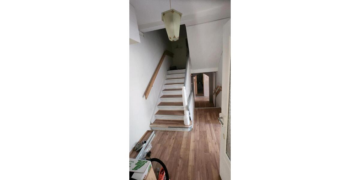 Doppelhaushälfte - 8 Zimmer, 140 m&sup2;, 62.000&euro; | Angebot:26987417
