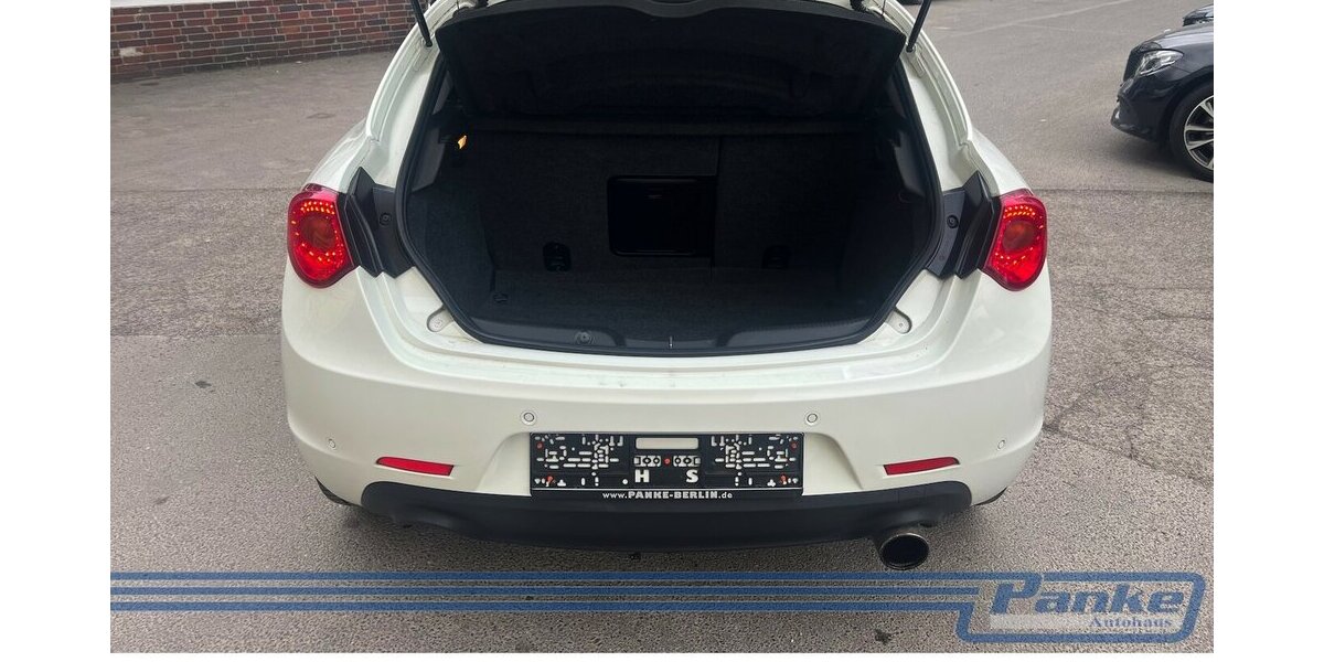 Alfa Romeo Giulietta 1.4 TB Turismo Aut.*BT*SHZ*Leder*Xenon 200.000 km 4.999 &euro; Berlin 13187