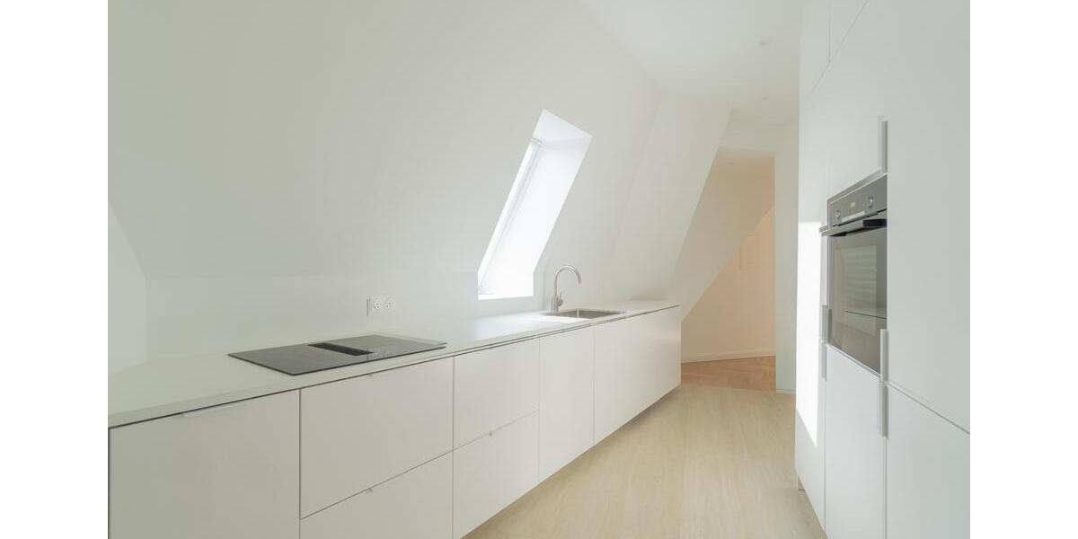 Dachgeschoßwohnung Berlin Charlottenburg-Wilmersdorf - 4 Zimmer, 150 m&sup2;, 3.450&euro; | Angebot:25993319