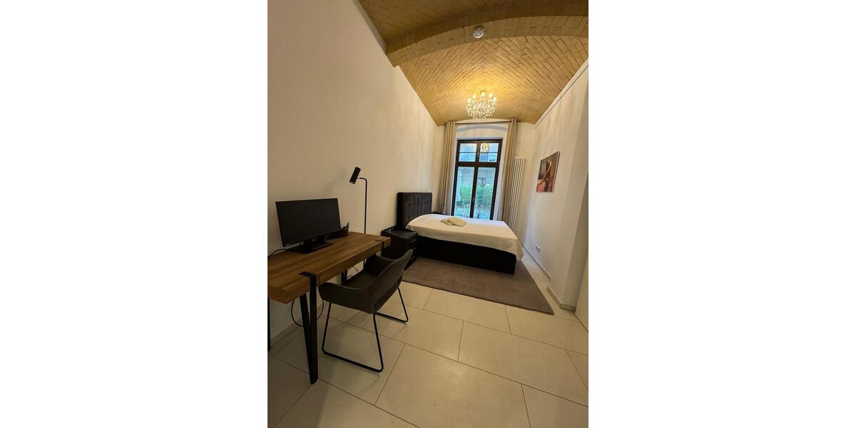 Erdgeschoßwohnung Berlin Mitte - 2.5 Zimmer, 82 m&sup2;, 1.999&euro; | Angebot:26477656