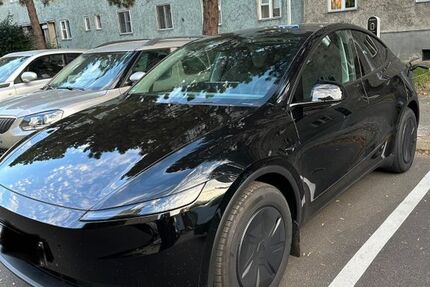 Tesla Model Y 3.800 km 37.900 &euro; Berlin 12157