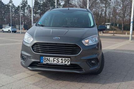Ford Tourneo Courier 68.000 km 10.900 &euro; Berlin 14052