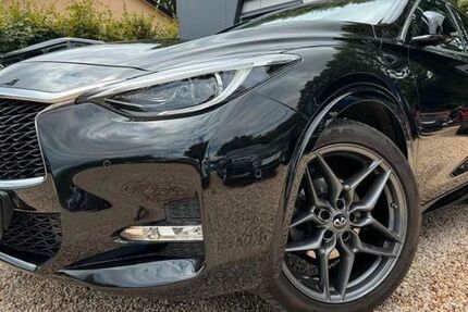 INFINITI Q30