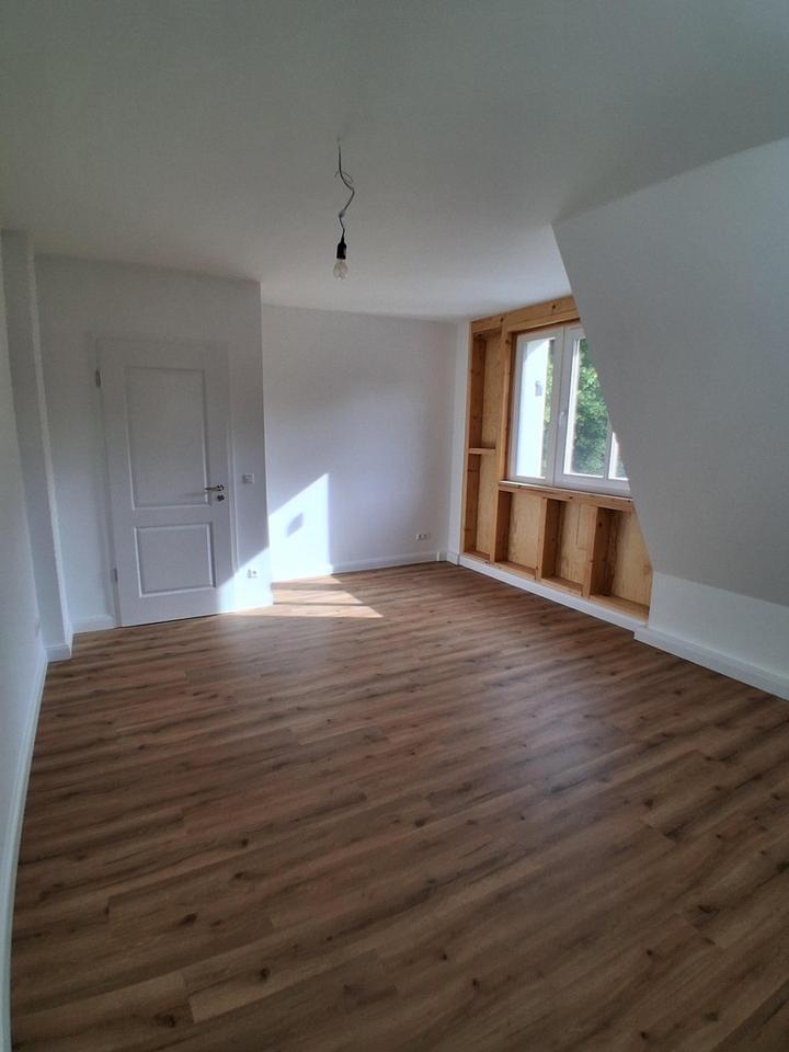 Schöne neu errichtete 3 bis 4 Zimmer-Dachgeschosswohnung mit geh. Innenausstattung und Dachterrasse zimmer