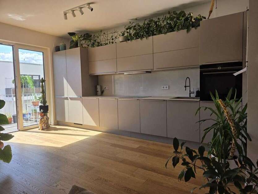 Wohnung zum Mieten in Berlin 1.928 € 83.99 m²