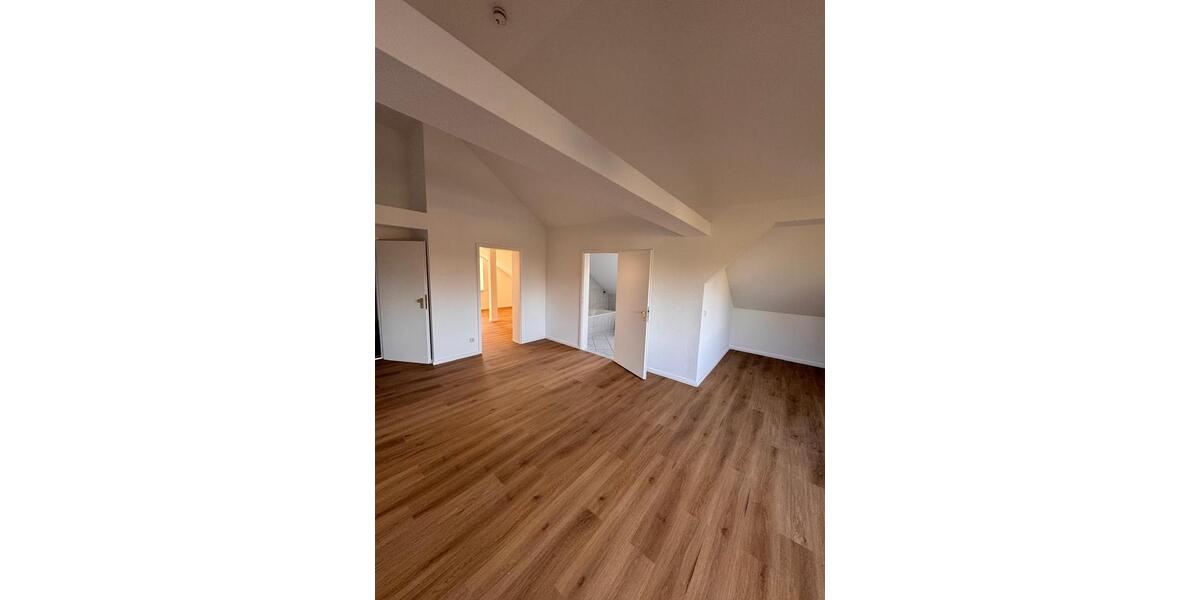 Dachgeschoßwohnung Berlin Spandau - 2 Zimmer, 87 m&sup2;, 1.400&euro; | Angebot:24354272