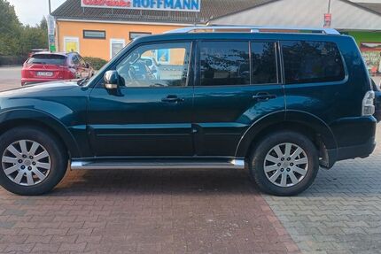 Mitsubishi Pajero 208.000 km 10.999 &euro; Berlin 12305